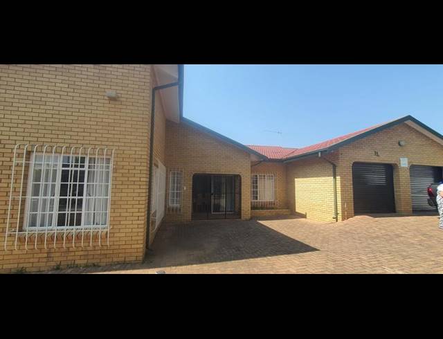 3 BEDROOM PROPERTY TO RENT IN LENNOXTON